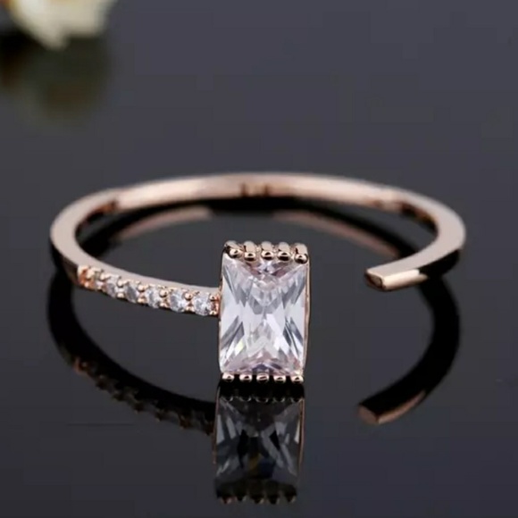 everrealli Jewelry - Delicate Rose Gold Geometric Open Design Ring